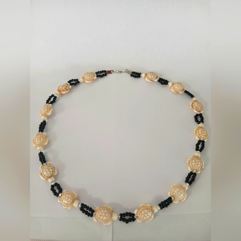 Howlite Turquoise Turtle Beaded Necklace